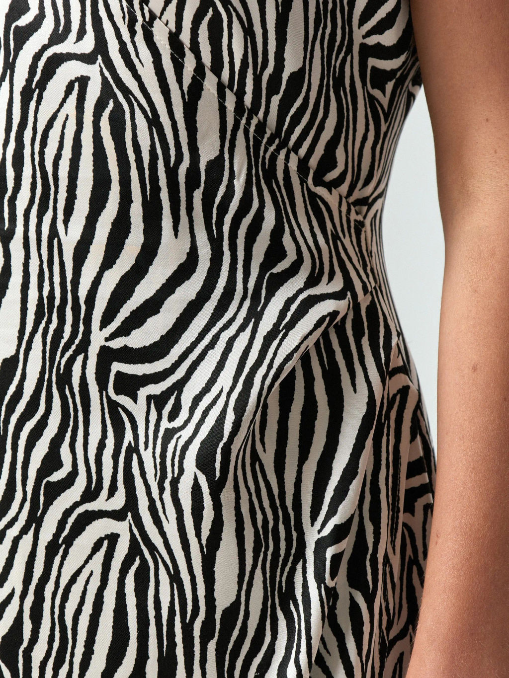 EMKA / Платье миди из 100% вискозы с принтом зебра  фото 5