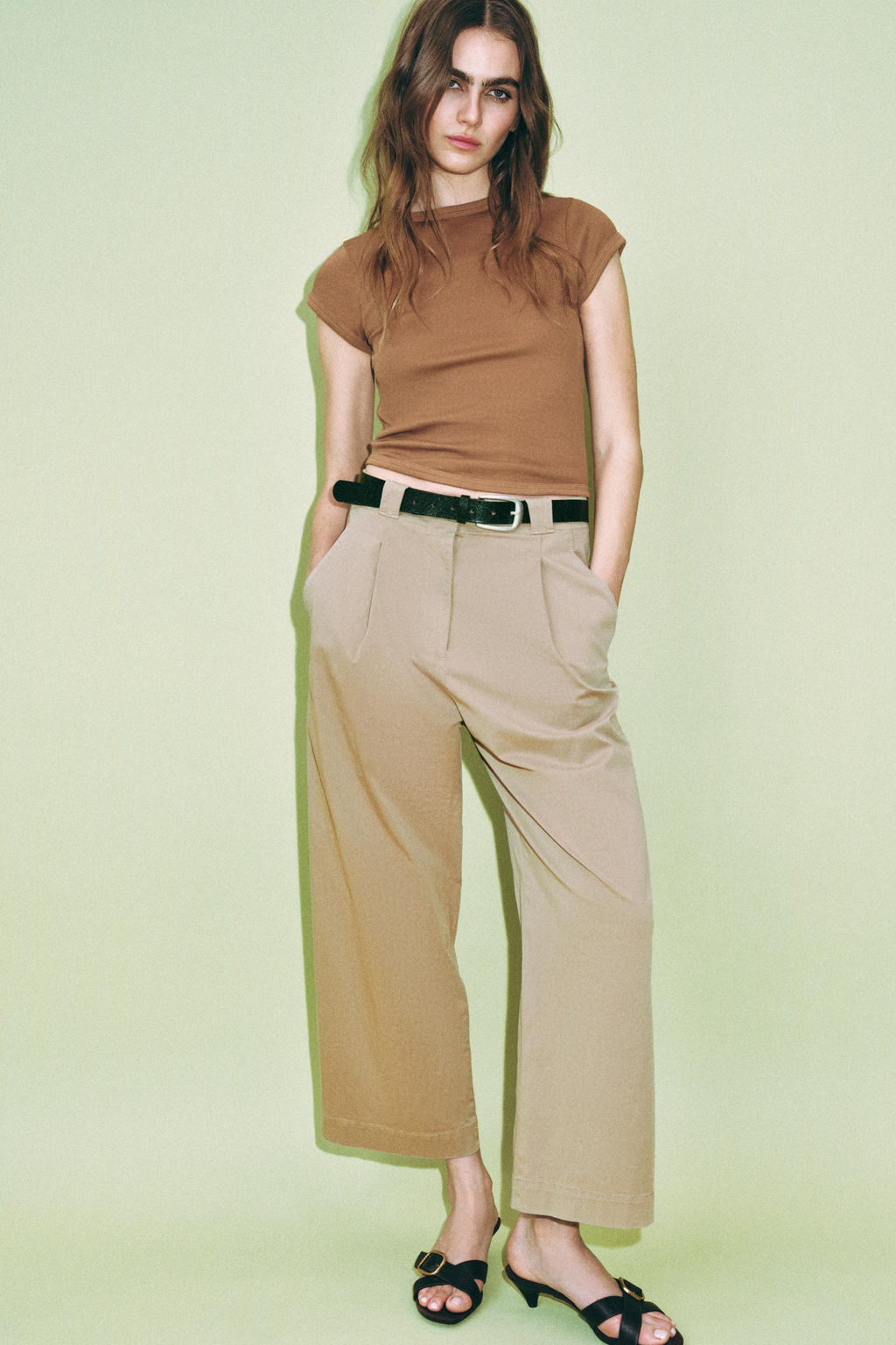 CAMISETA RIB MANGA CORTA / Tostado oscuro