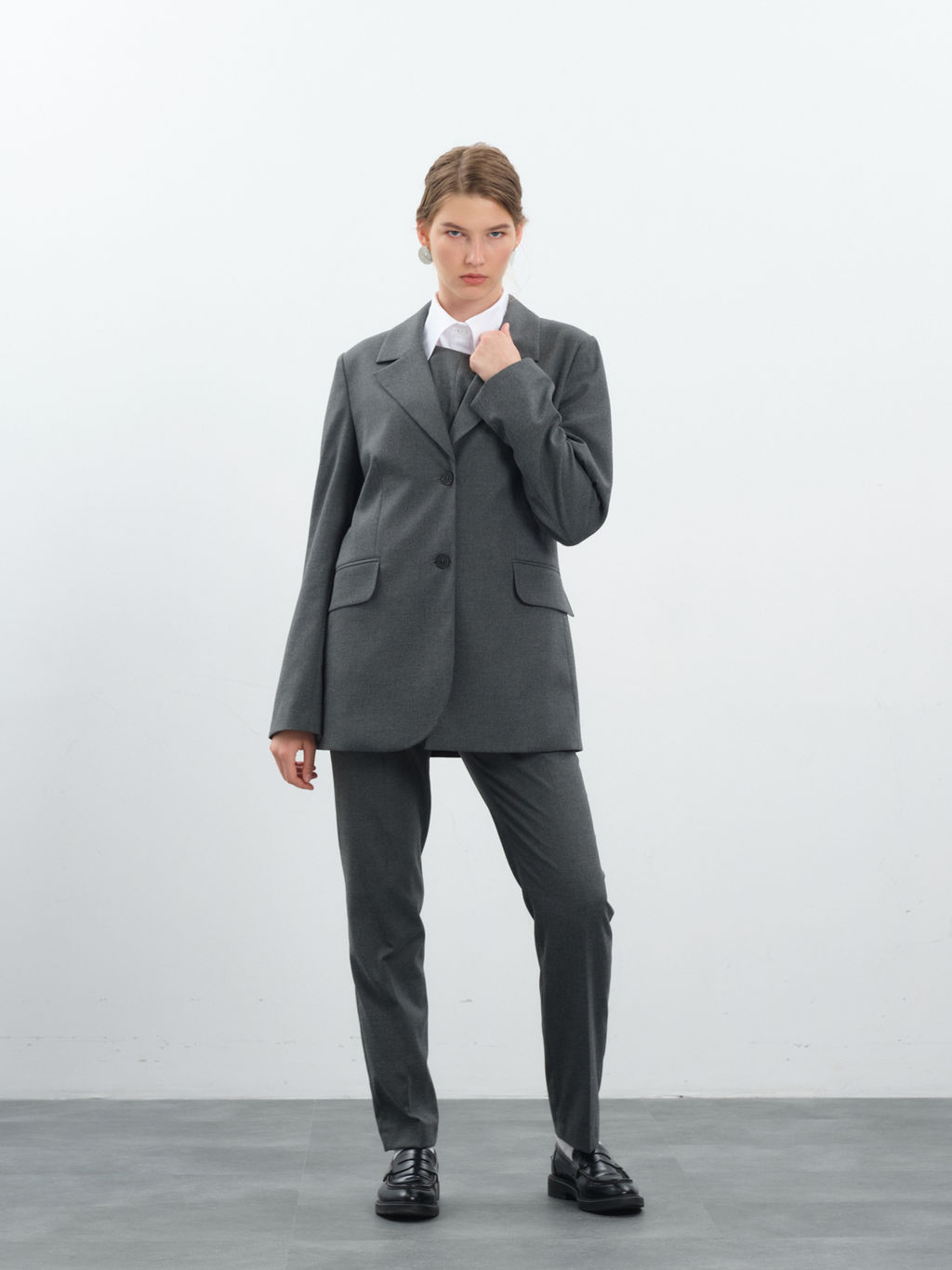 Серые зауженные брюки virele