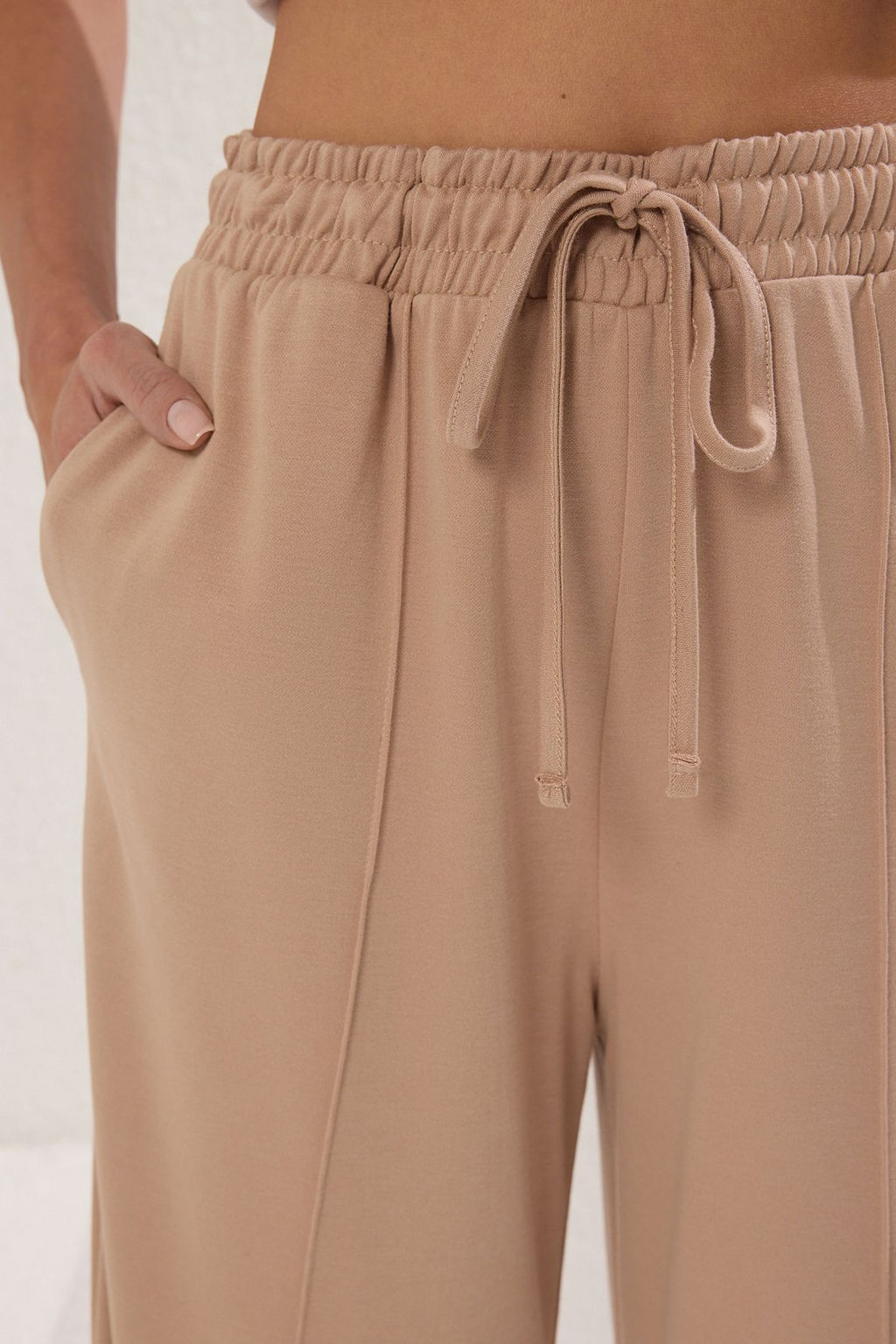 TRENDYOLMILLA Bej Wide Leg Lastikli Yuksek Bel Esnek Yumusak Orme Pantolon TWOSS25PL00058  фото 3