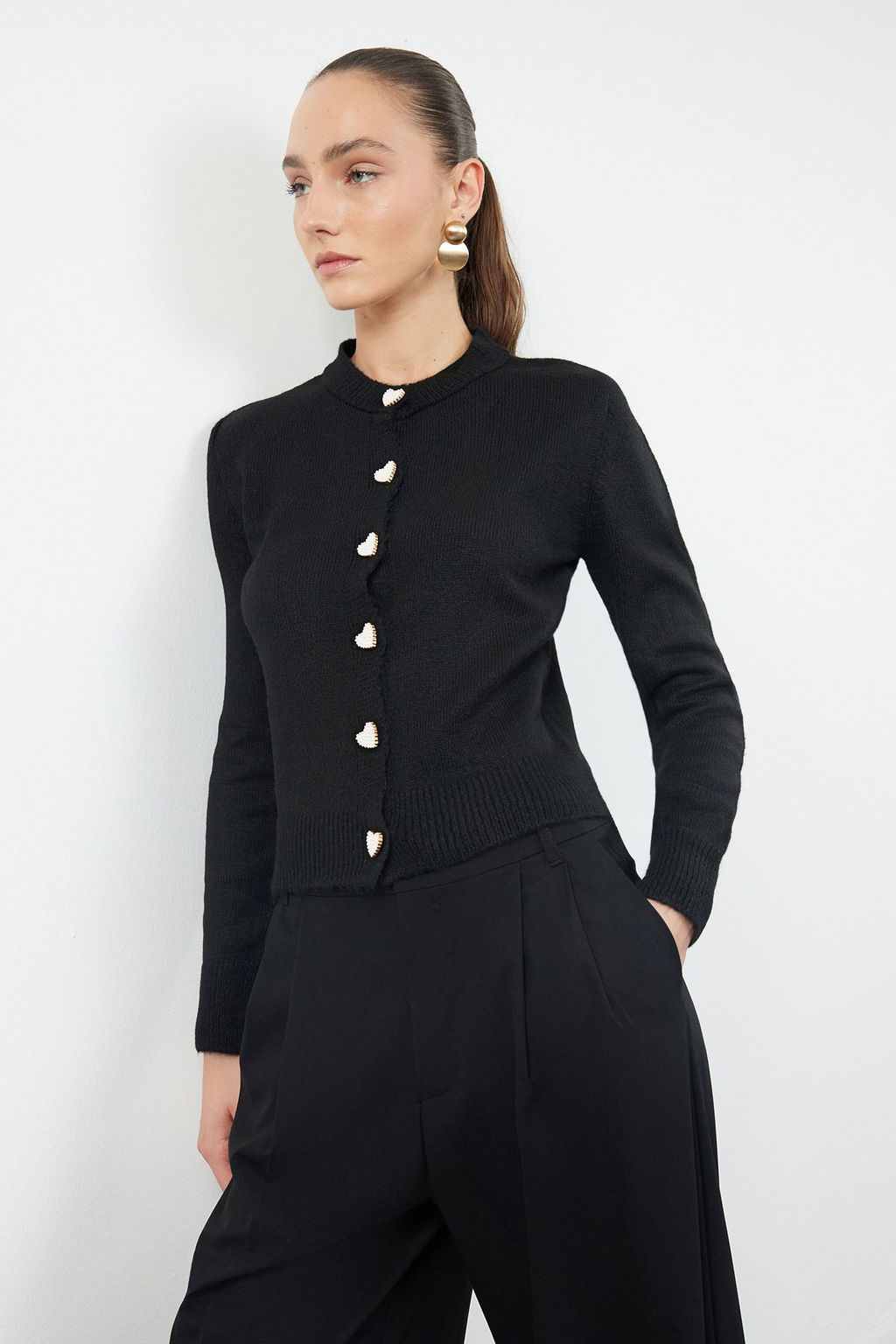 Siyah Yumusak Dokulu Mucevher Dugmeli Ceket Gorunumlu Triko H?rka TWOAW22HI0044