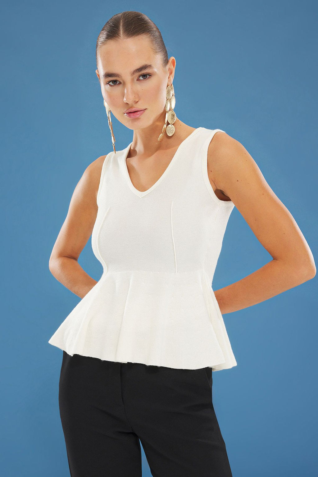 Trendyolmilla Ekru V Yaka Peplum Triko Bluz TWOSS25BZ00190