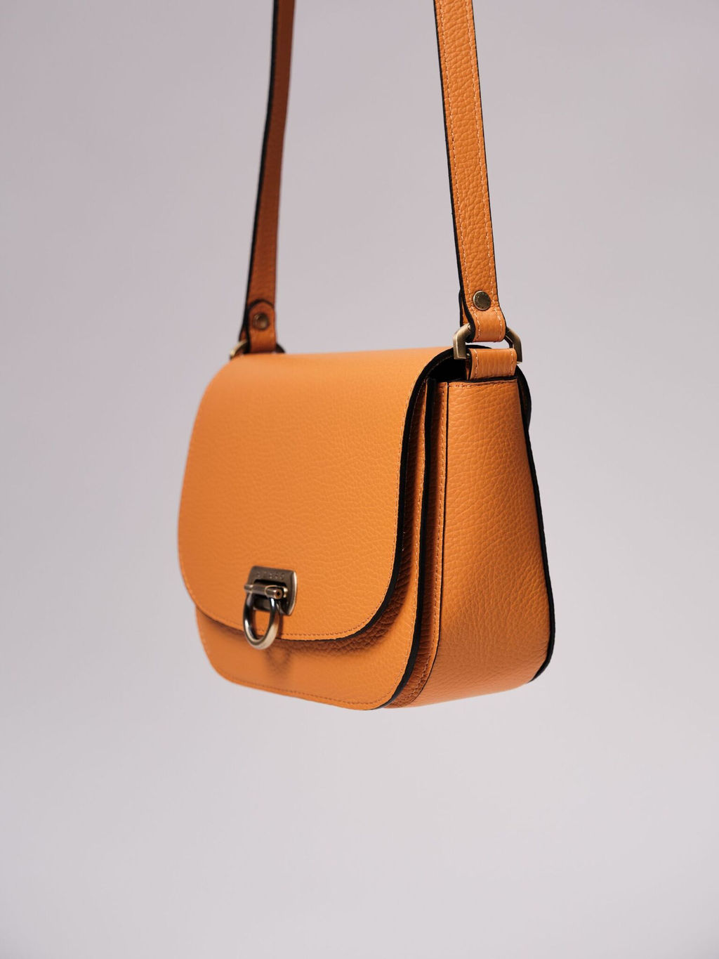 Сумка кожаная Azaro 30741 оранжевый карандаш