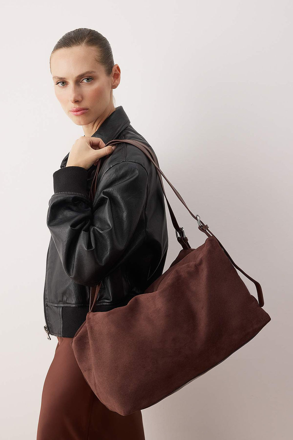 Kahverengi Suet Kad?n Seyahat ve Maxi XL Omuz Cantas? TAKAW26OC00091 - Trendyolmilla фото 2