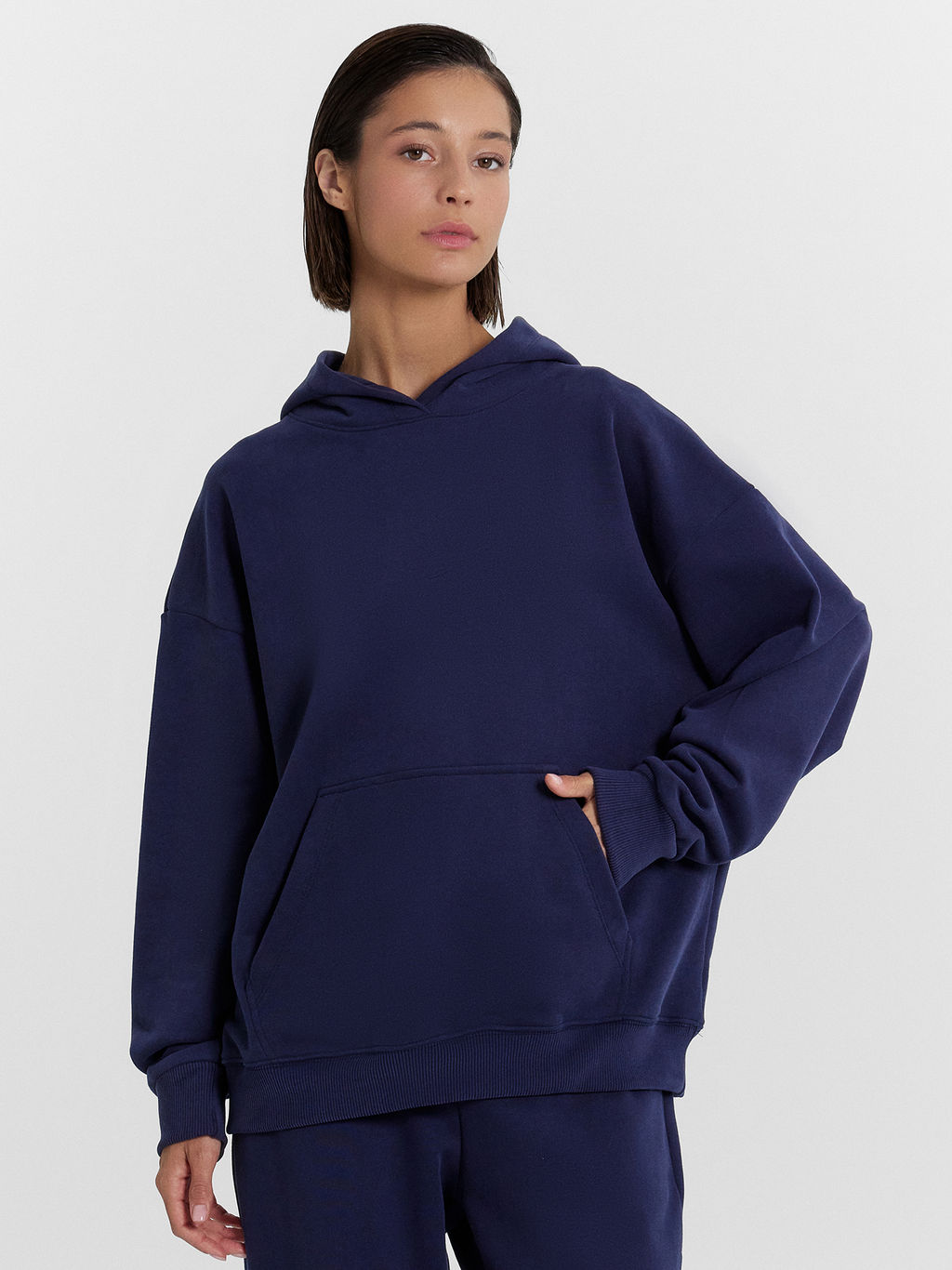 Комплект женский (худи, брюки) в синем цвете синее небо 372504 - Mark formelle фото 4