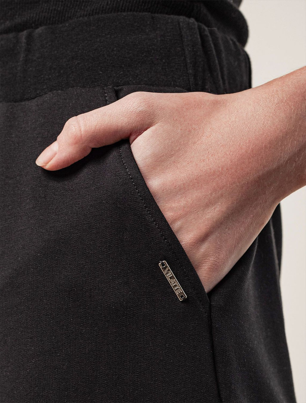 D44.056 Брюки женские черный