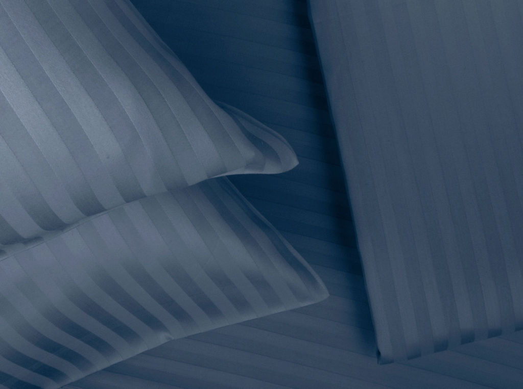 Комплект постельного белья 4249/1-БЧ 2-х сп. сатин рис. 17-4015 цв. синий 1*1