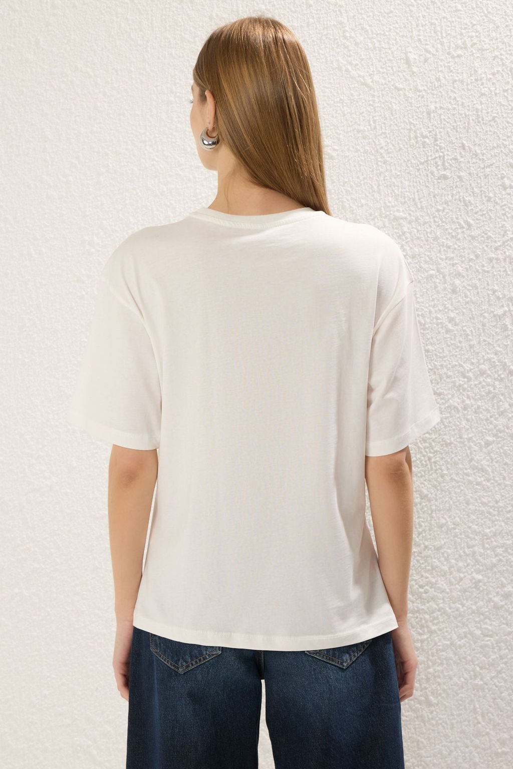 Ekru %100 Pamuk Slogan Bask?l? Relaxed/Genis Rahat Kesim Orme T-Shirt TWOSS19GH0034