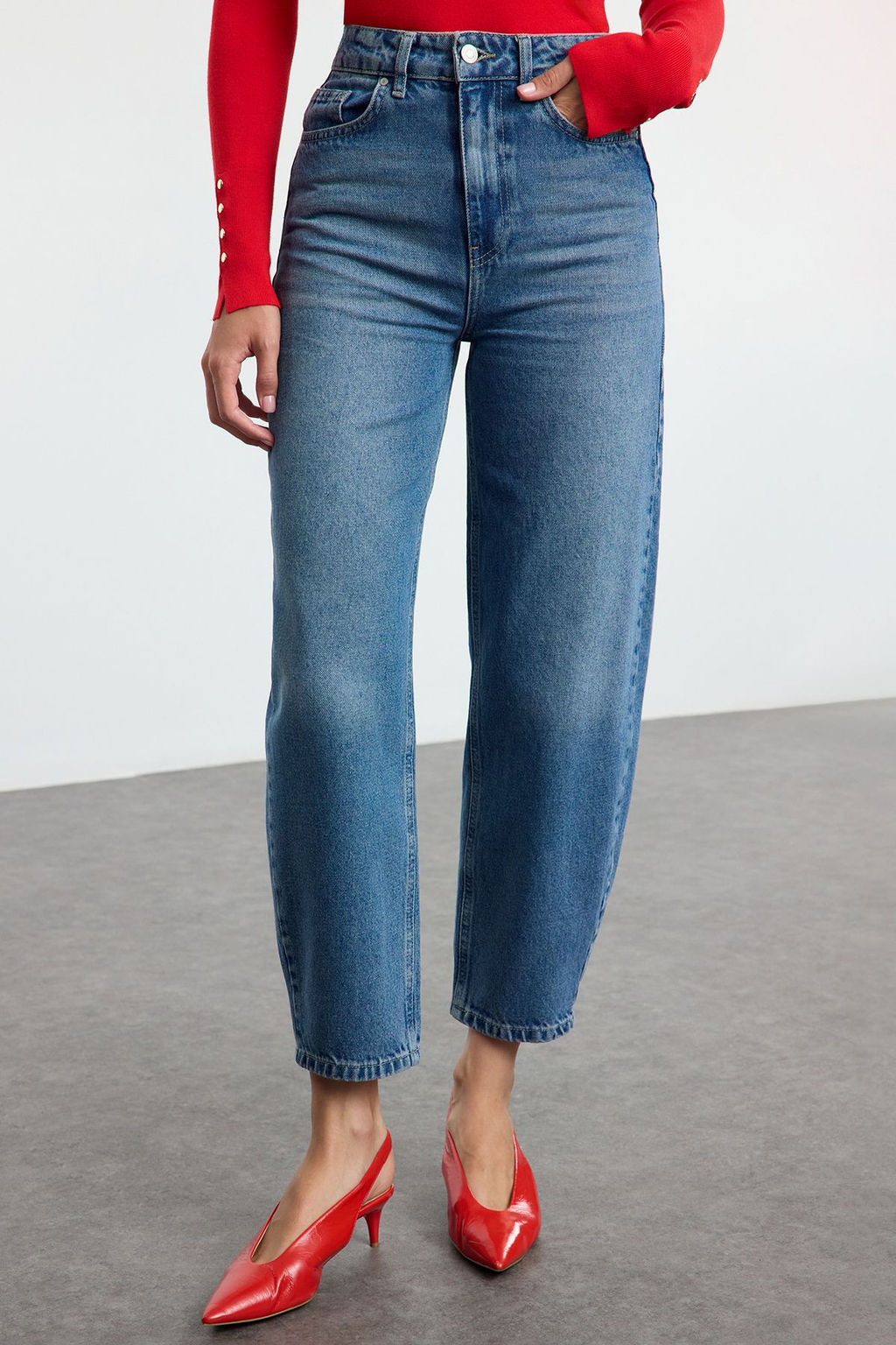 TRENDYOLMILLA Beyaz Yuksek Bel Barrel Baggy Jeans TWOSS23JE00295  фото 11