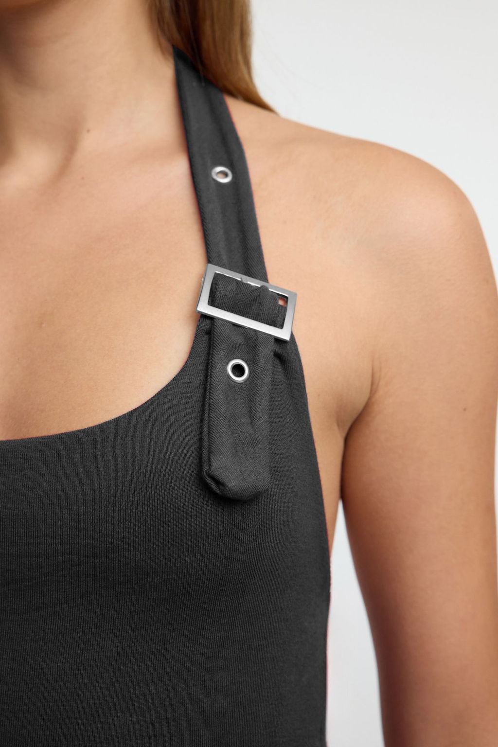 Trendyolmilla Siyah Boyundan Baglamal? Kemer Detayl? Fitted/Vucuda Oturan Orme Bluz TWOSS24BZ00580  фото 4