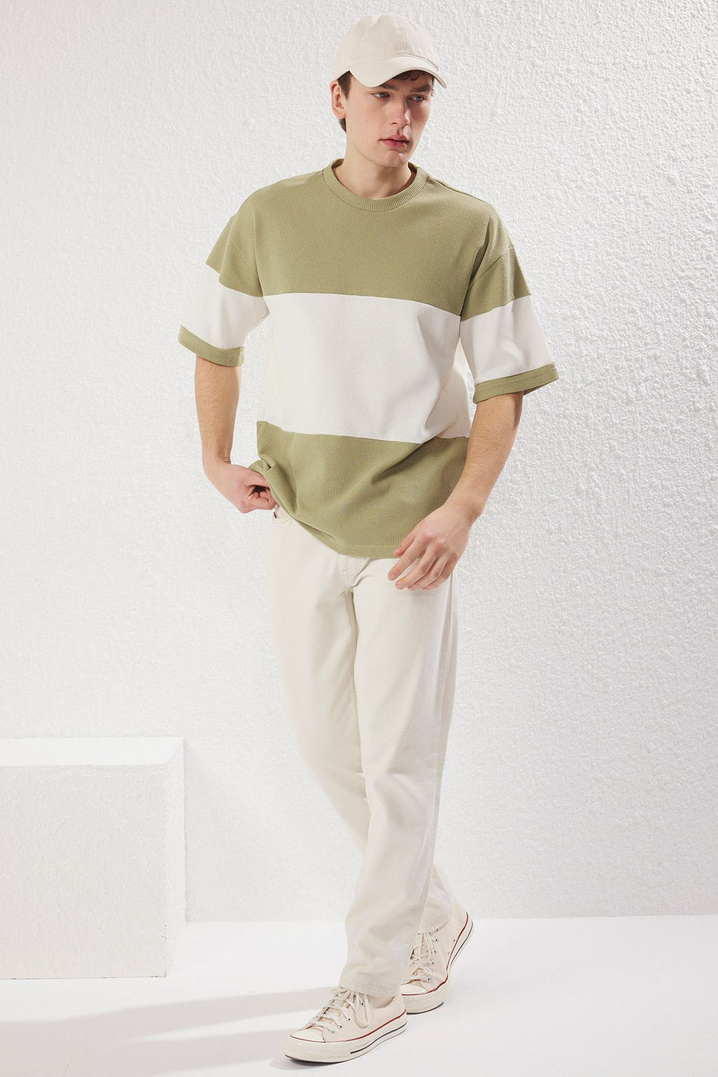 TRENDYOL MAN Mint Oversize/Genis Kesim Renk Bloklu Dokulu T-Shirt TMNSS25TS00065