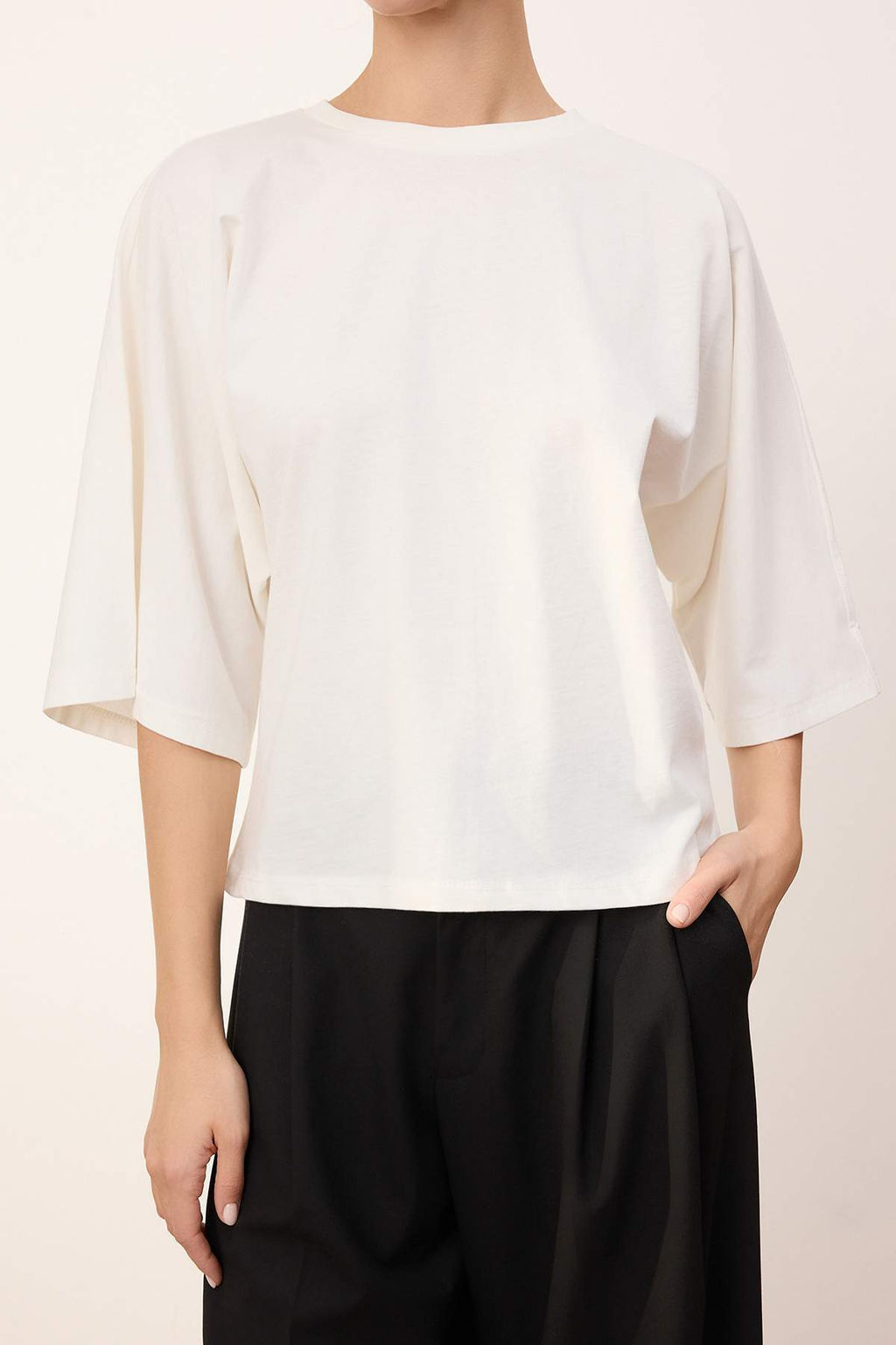 Wardrobe Essentials-Ekru Genis Kal?p Yarasa Kol %100 Pamuk Orme T-Shirt TWOSS26TS00047