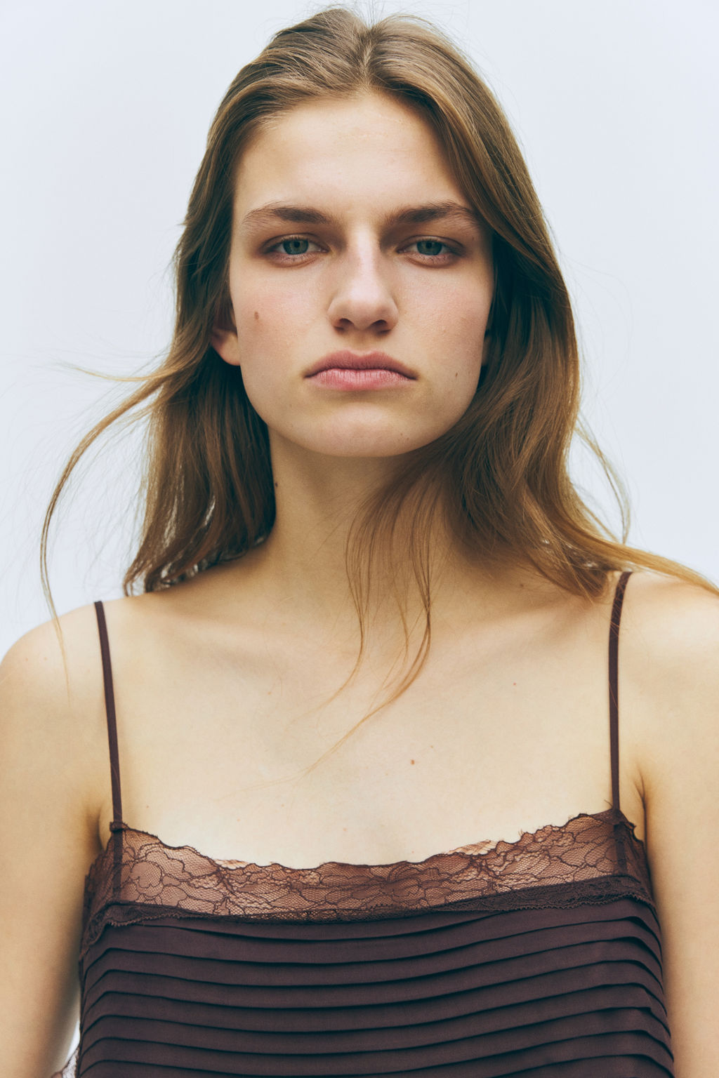 Top de tirantes espagueti con detalles de encaje - H&m фото 6