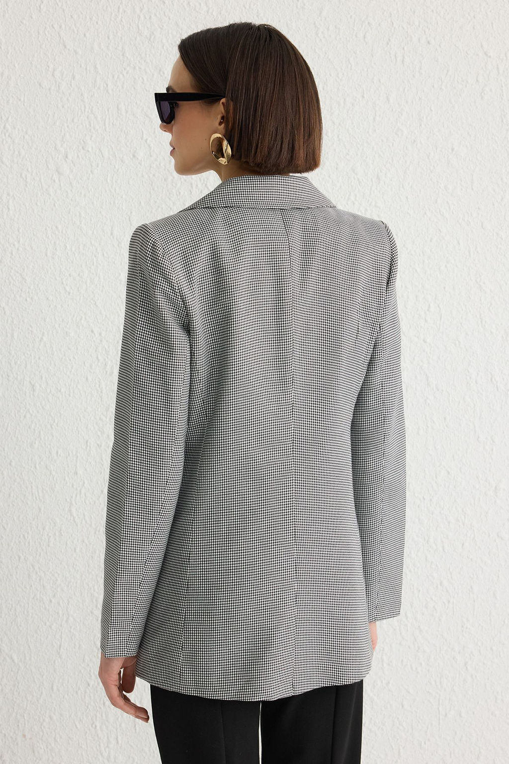 TRENDYOLMILLA Siyah Kaz Ayag? Desenli Fitted Premium Poliviskon Dokuma Blazer Ceket TWOSS25BC00013