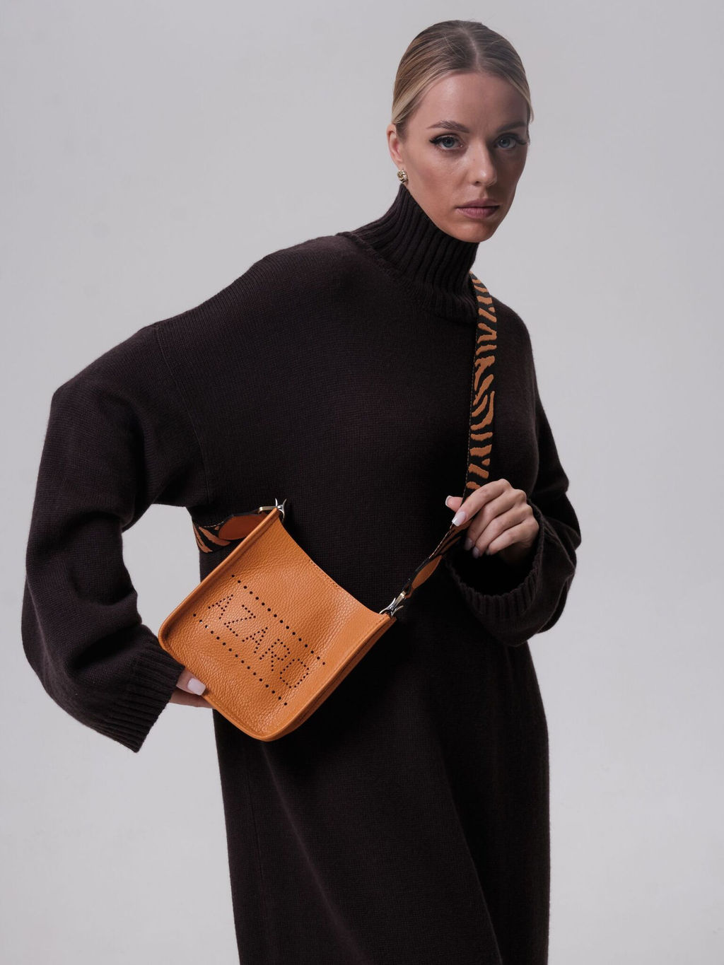 Сумка кожаная на плечо Azaro 30996 оранжевый карандаш