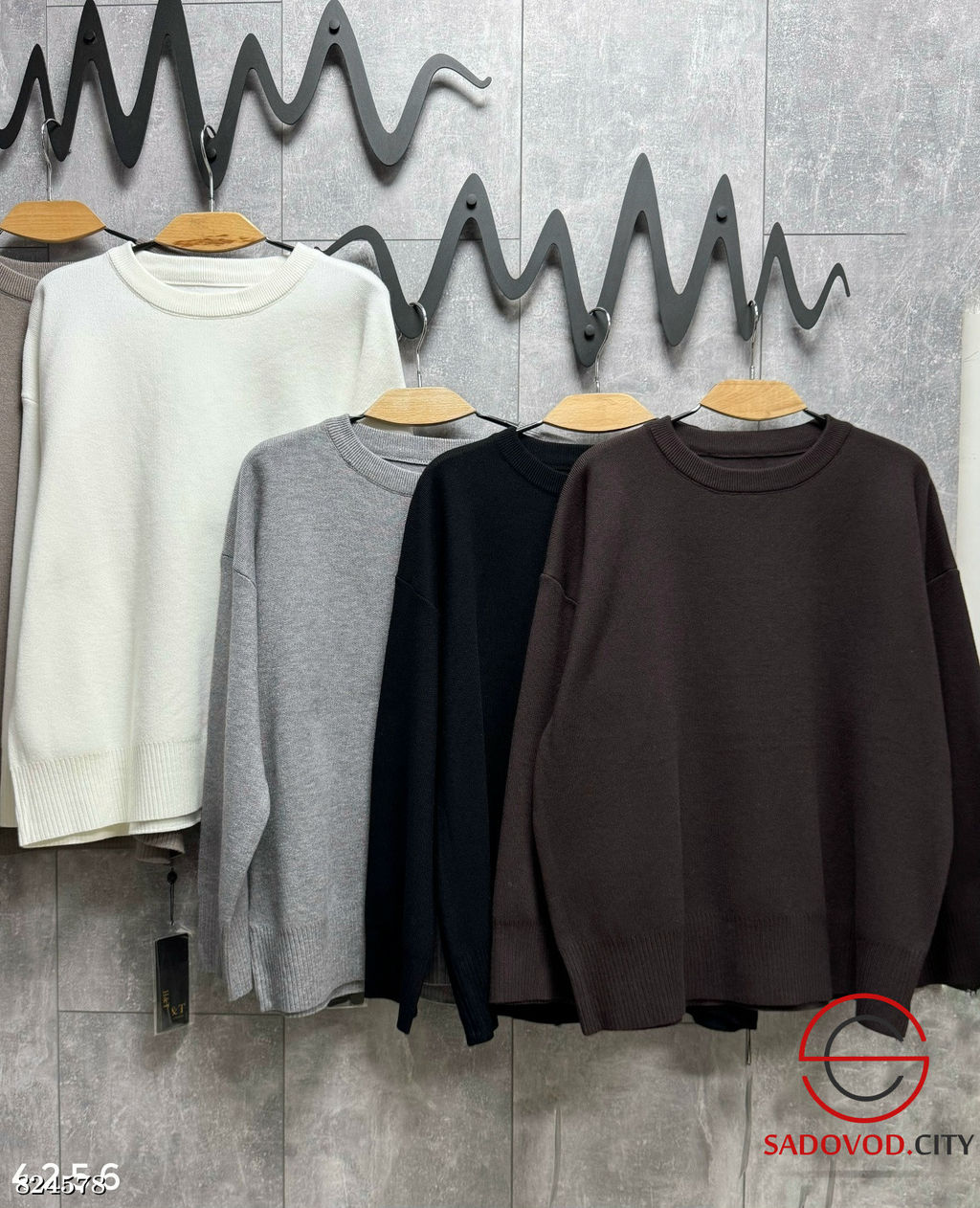 Свитер-туника из плотного вязаного трикотажа