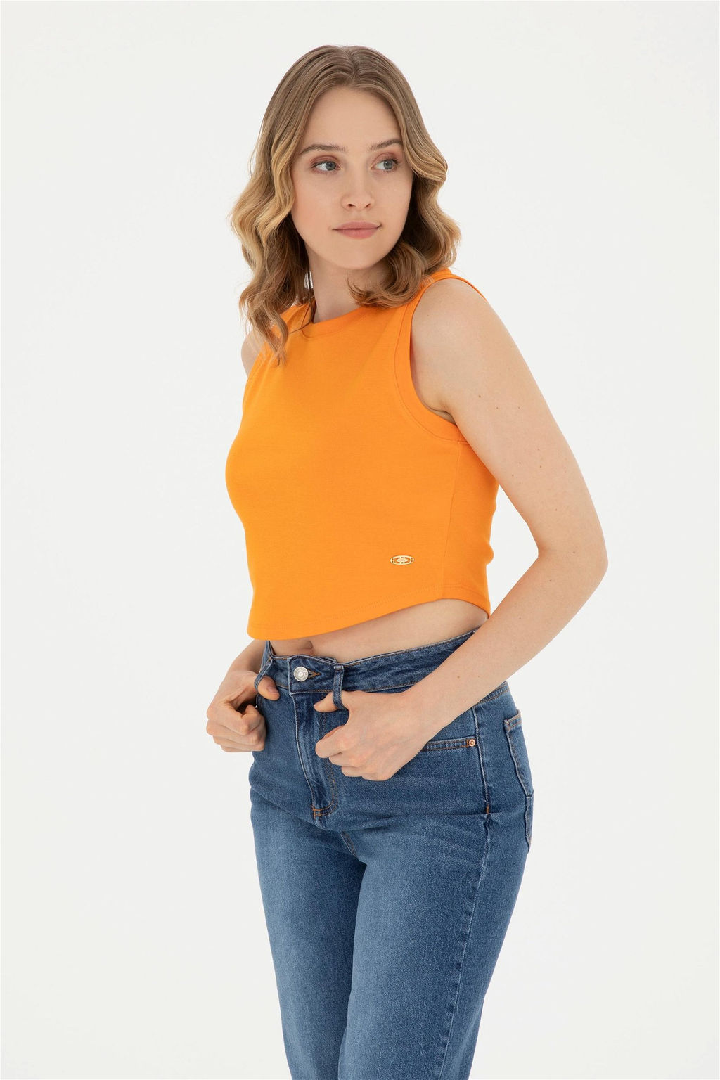 Женская оранжевая базовая футболка Неожиданная скидка в корзине