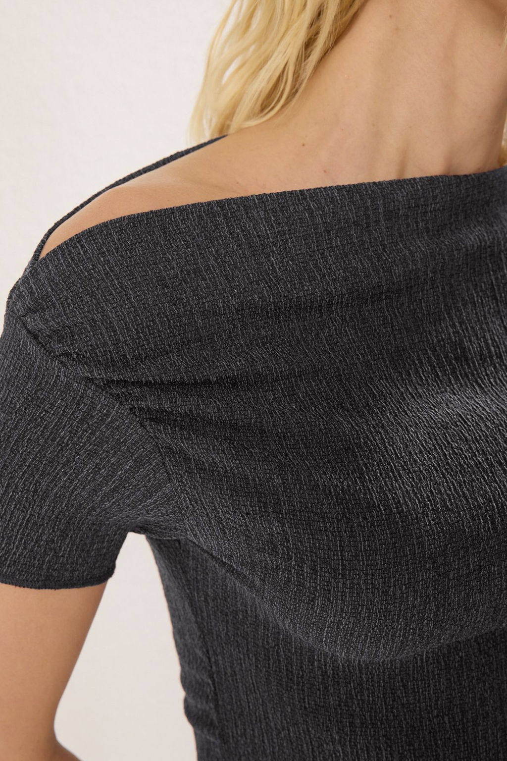 Antrasit Asimetrik Buzgu/Drape Detayl? Vucuda Oturan Esnek Orme Bluz TWOSS25BZ00272