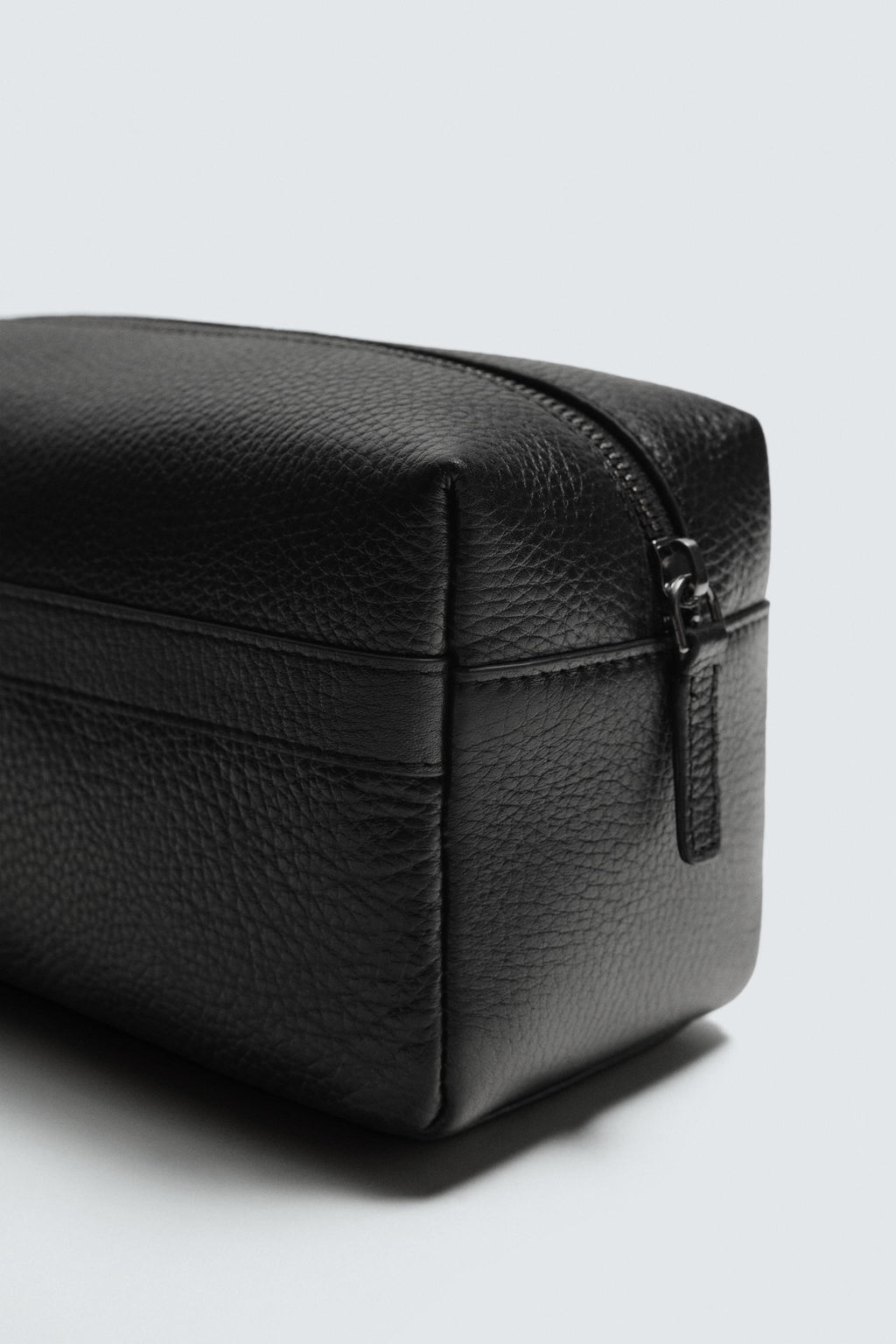 LEATHER TOILETRY BAG - Zara фото 4