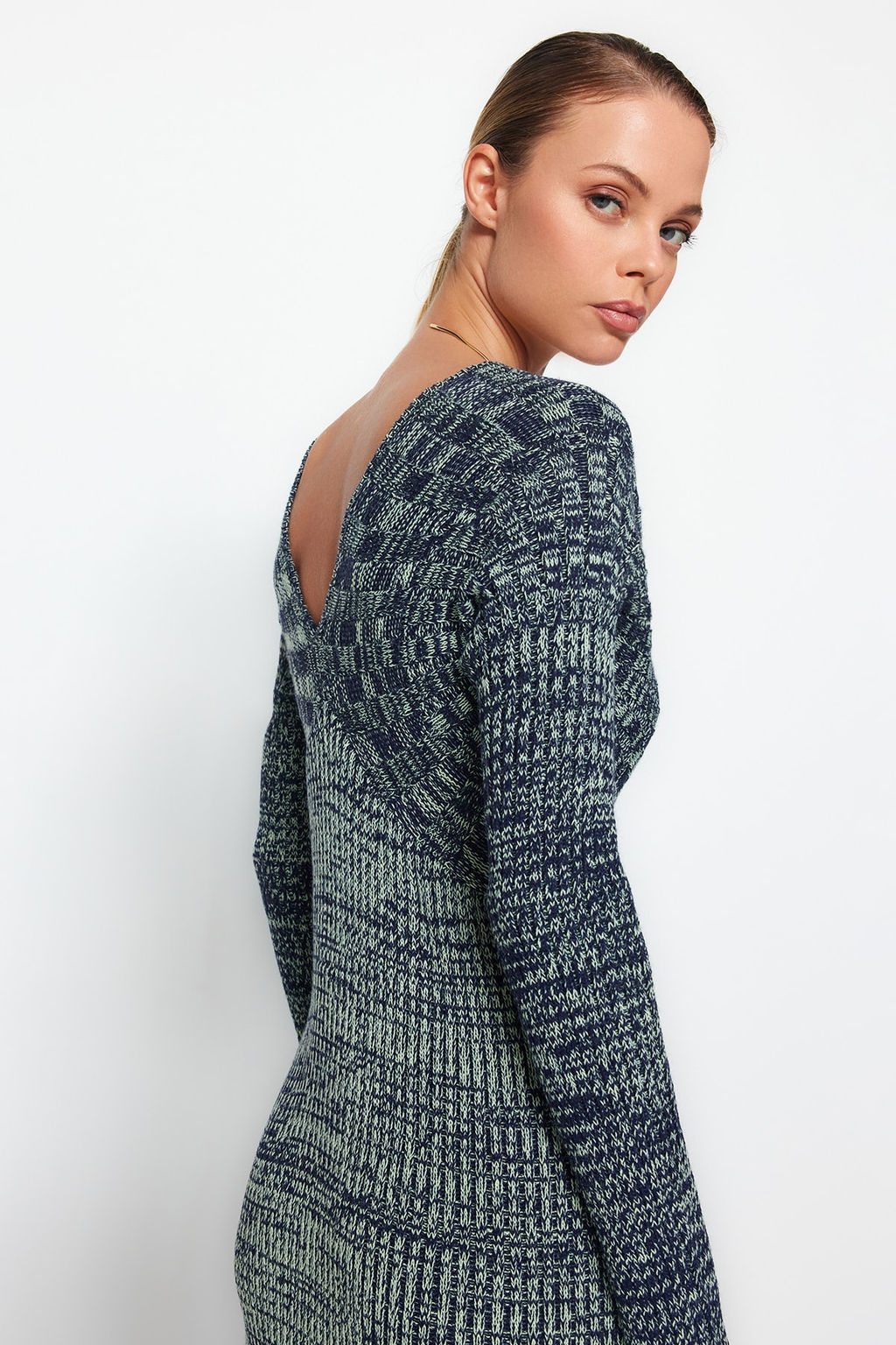 TRENDYOLMILLA Siyah Midi Triko Degrade Elbise TWOAW24EL00016 фото 10