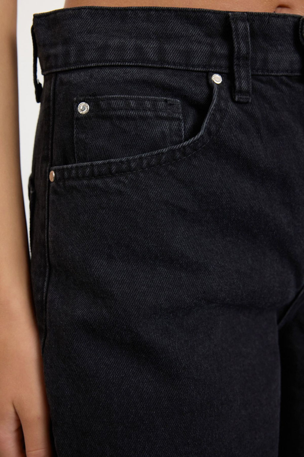 Siyah More Sustainable Dikis Detayl? Dusuk Bel Loose Baggy Jeans TWOAW25JE00328 - Trendyolmilla фото 5