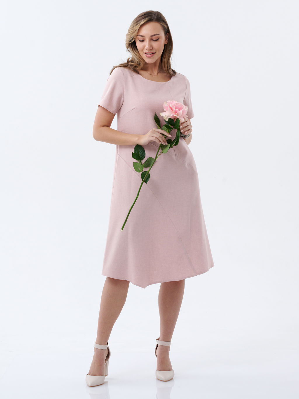 Платье с ассиметричной линией низа пудровое