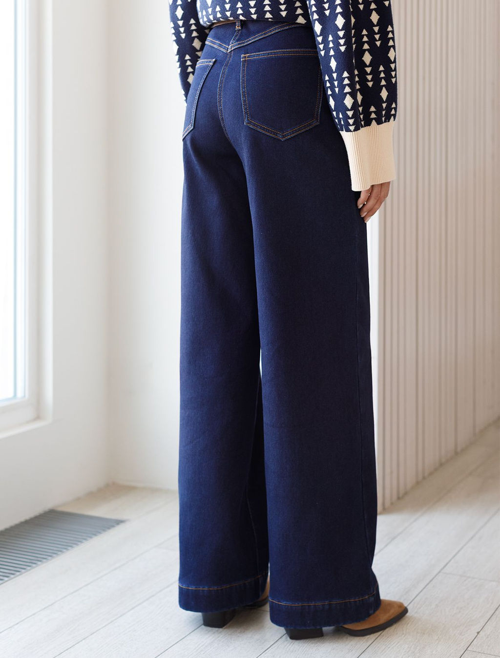 Джинсы-трубы из эластичного денима на флисе