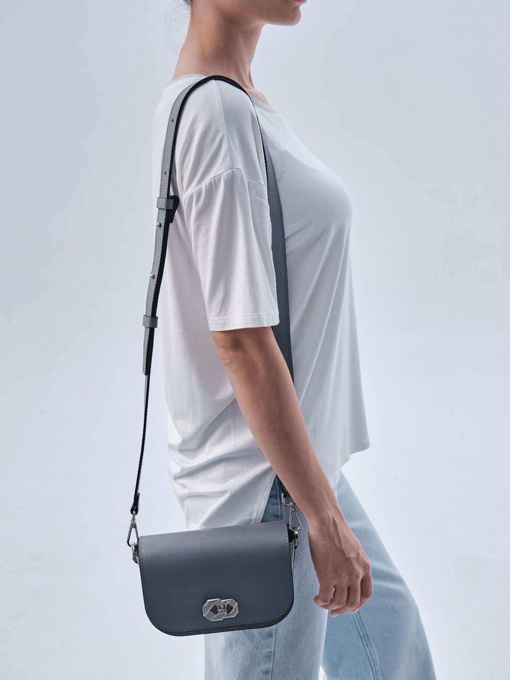 Сумка на плечо Deboro 30879 серый дым