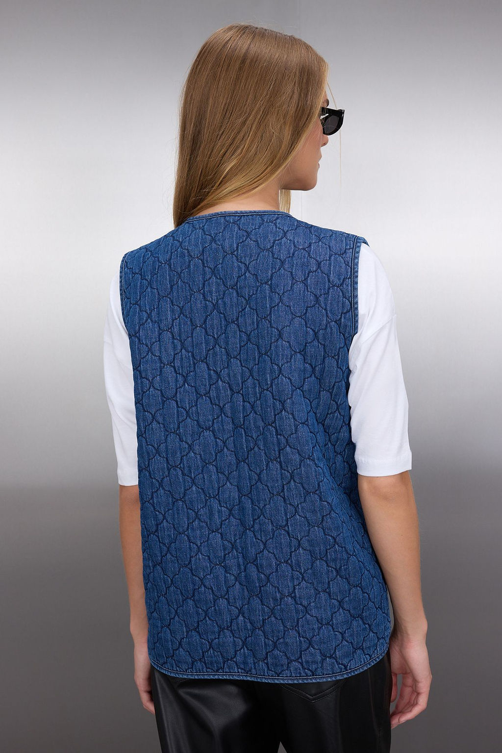 Trendyolmilla Mavi Onden Baglamal? Kapitone Denim Yelek TWOSS25YE00000  фото 4