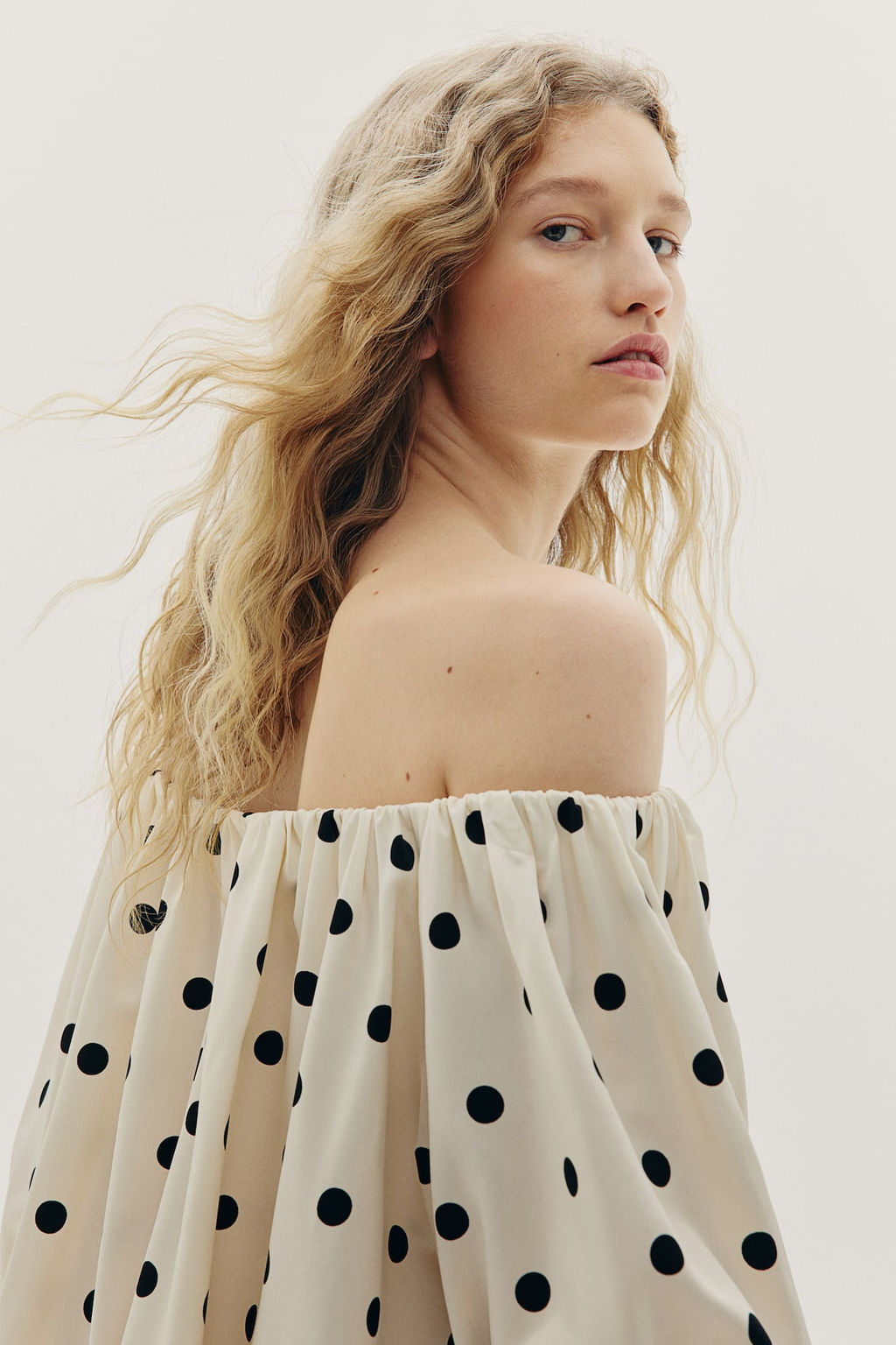 Vestido off-the-shoulder - H&m фото 5