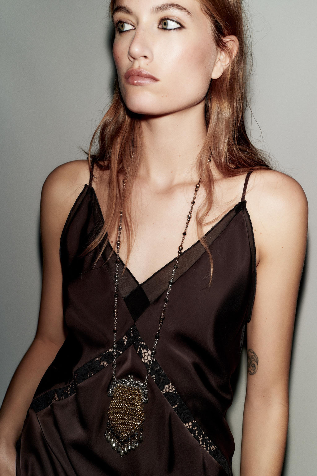 CONTRAST NECKLACE WITH JEWELLED BAG