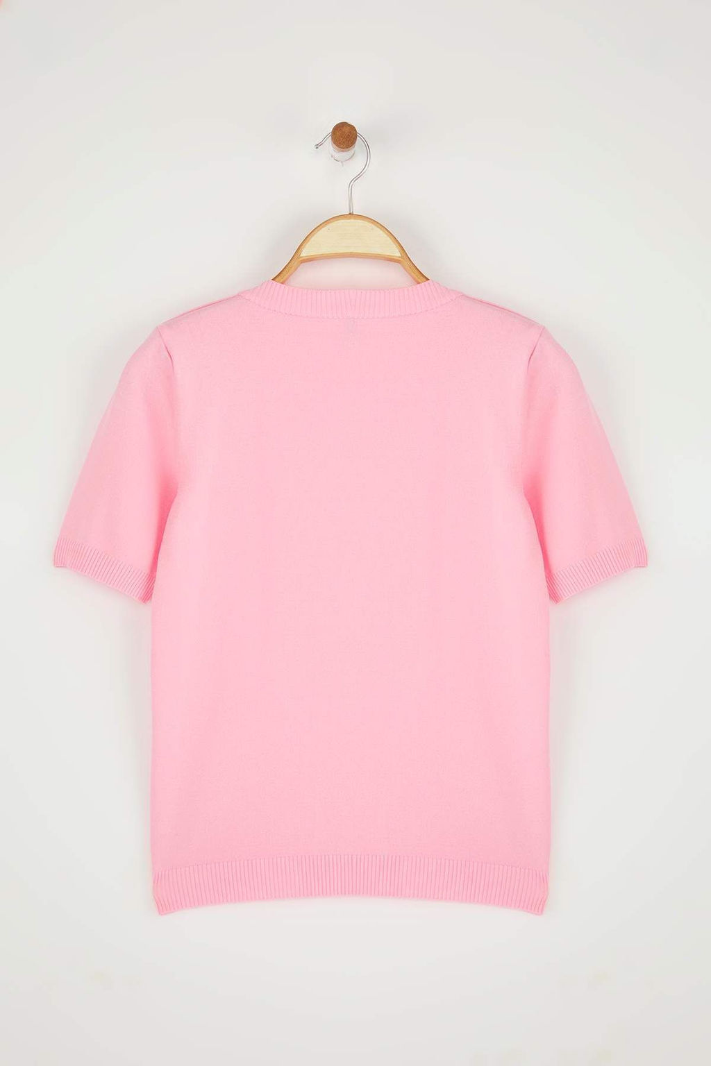 Trendyolmilla Ekru Kalp Cut Out/Pencere Detayl? Tasl? Triko Bluz TWOSS25BZ00541