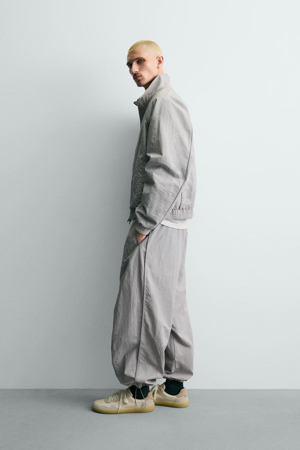 PANTAL?N JOGGER T?CNICO BANDAS CONTRASTE / Gris claro - Zara фото 14