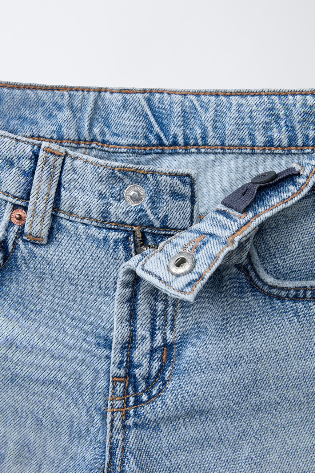 ZARA X BODY GLOVE ® RIPPED STRAIGHT DENIM BERMUDA SHORTS  фото 3