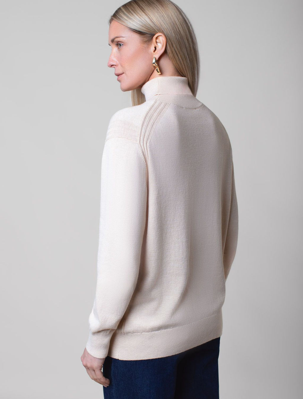 D34.199 Свитер женский бежевый меланж