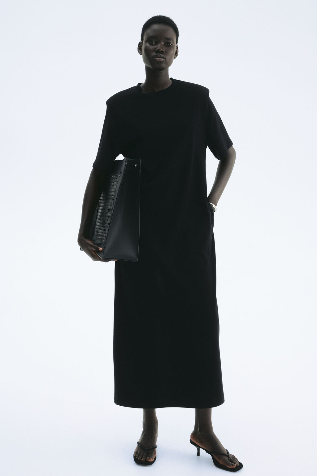 Vestido camiseta con hombreras - H&m фото 2