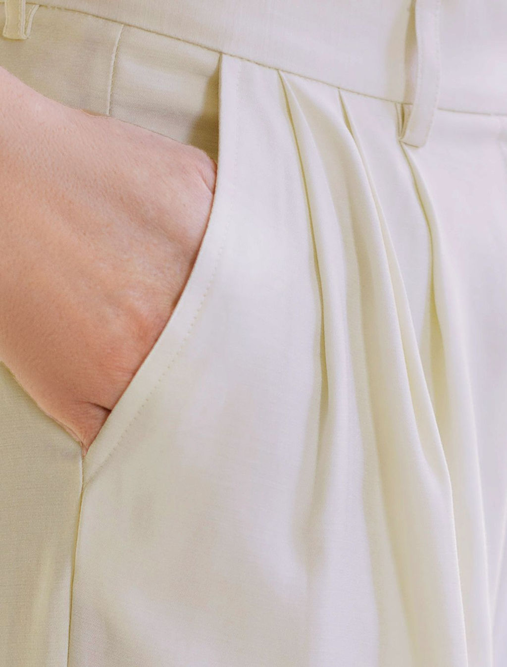Брюки палаццо с защипами из плотного лиоцелла