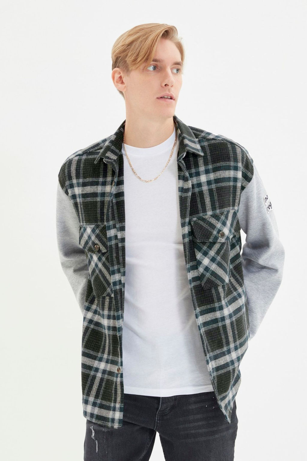 TRENDYOL MAN Lacivert Oversize Kollar? Orme Cift Cep Kapakl? K?sl?k Kareli Oduncu Ceket Gomlek TMNAW22GO0059