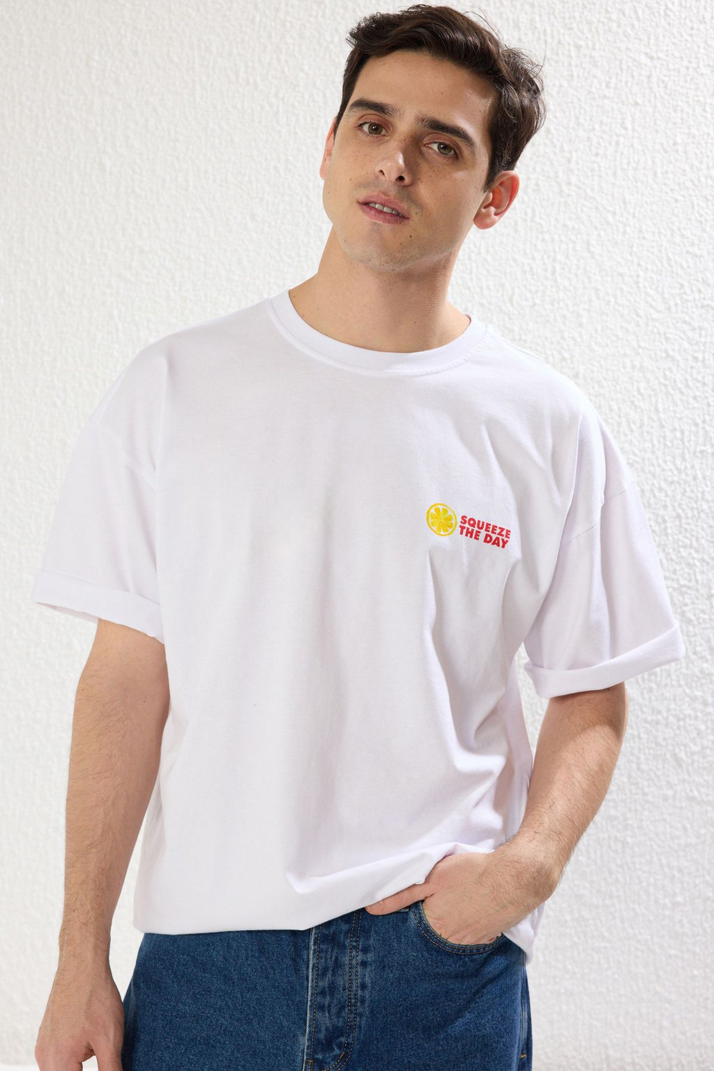 Beyaz Oversize/Genis Kesim Limon Bask?l? %100 Pamuklu T-Shirt TMNSS23TS00089