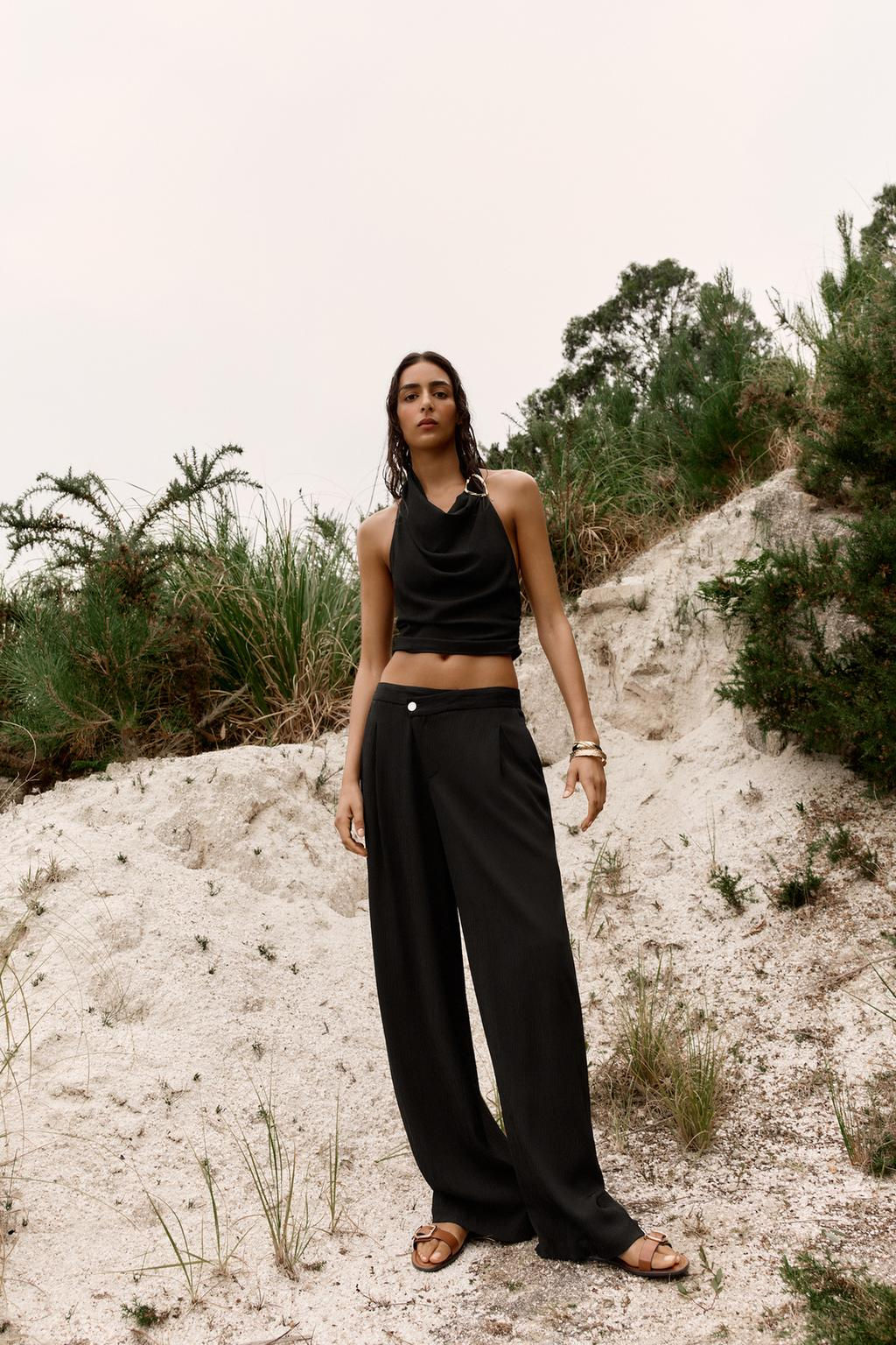 HALTER TOP WITH HARDWARE