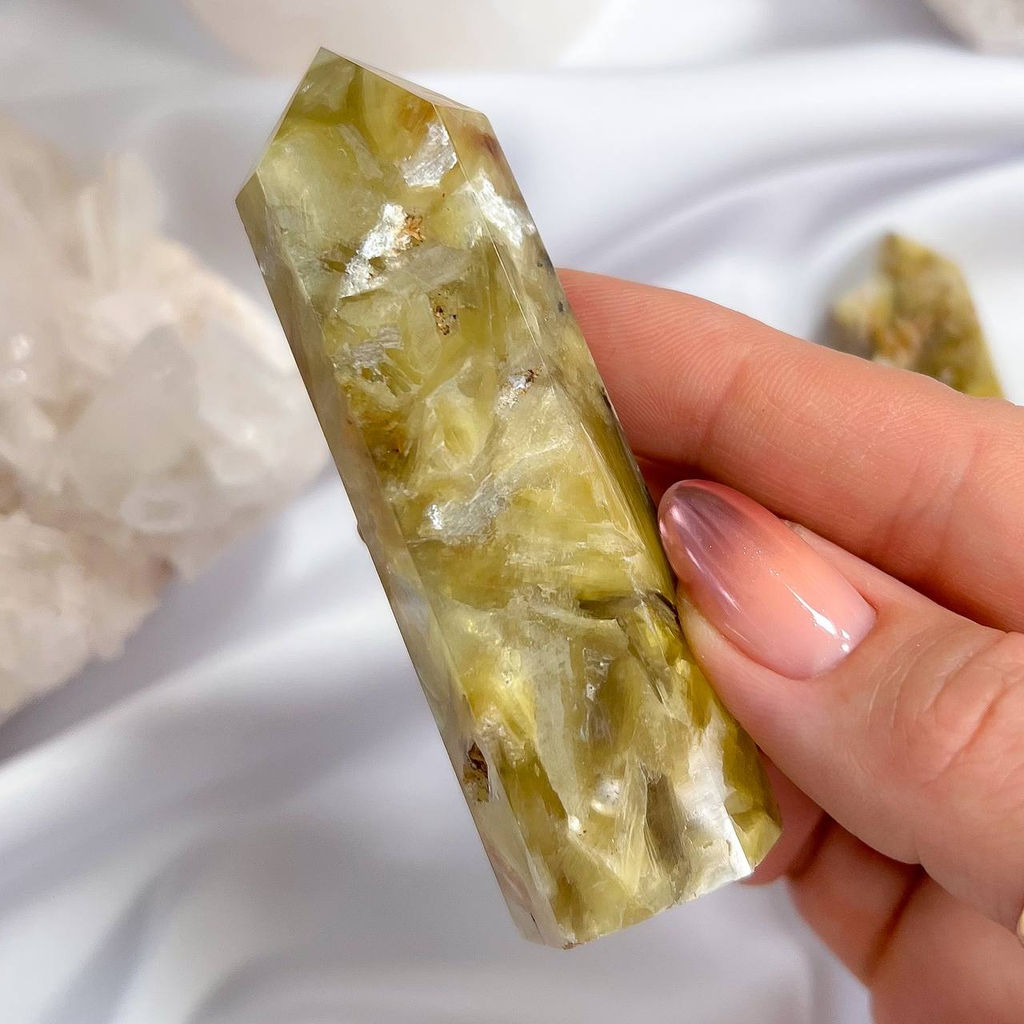 Кристалл из Мусковита (Лепидолит желтый) - Радуга самоцветов фото 4