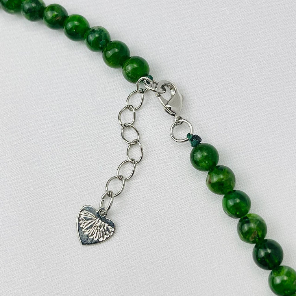 Бусы из Хромдиопсида