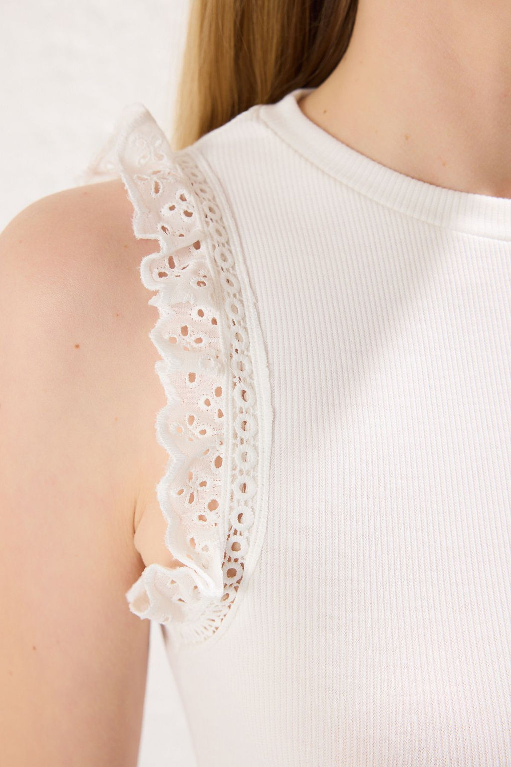 Ekru Fitted/Vucuda Oturan F?rf?rl? Fitilli Esnek Orme Bluz TWOSS25BZ00237 - Trendyolmilla фото 4