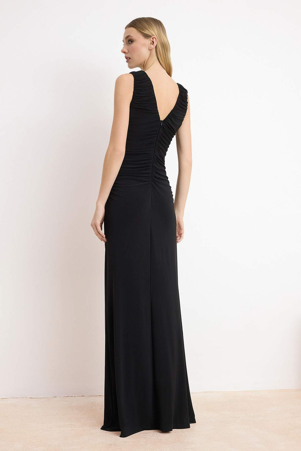 Siyah Aksesuar Detayl? Orme Maxi Abiye & Mezuniyet Elbisesi TPRSS26AE00040 - Trendyolmilla фото 4