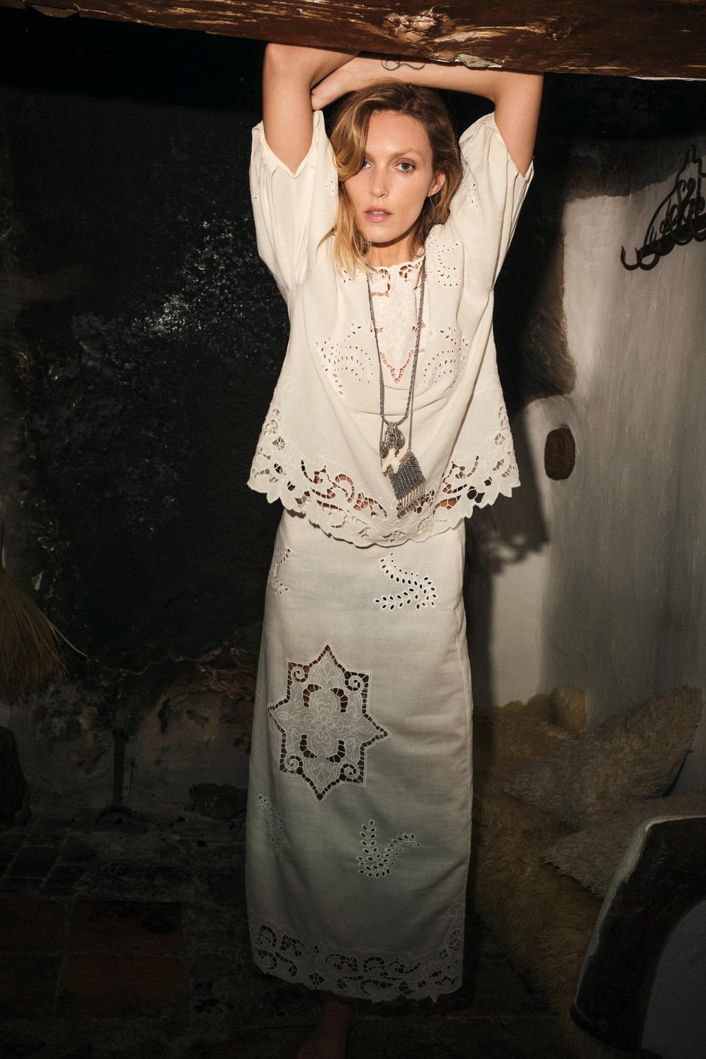 ZW COLLECTION BLOUSE WITH CUTWORK EMBROIDERY - Zara фото 5