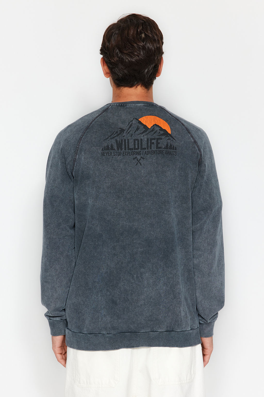 TRENDYOL MAN Antrasit %100 Pamuk Oversize/Genis Kesim Eskitme/Soluk Efektli Sweatshirt TMNAW24SW00060 - Trendyolmilla фото 6