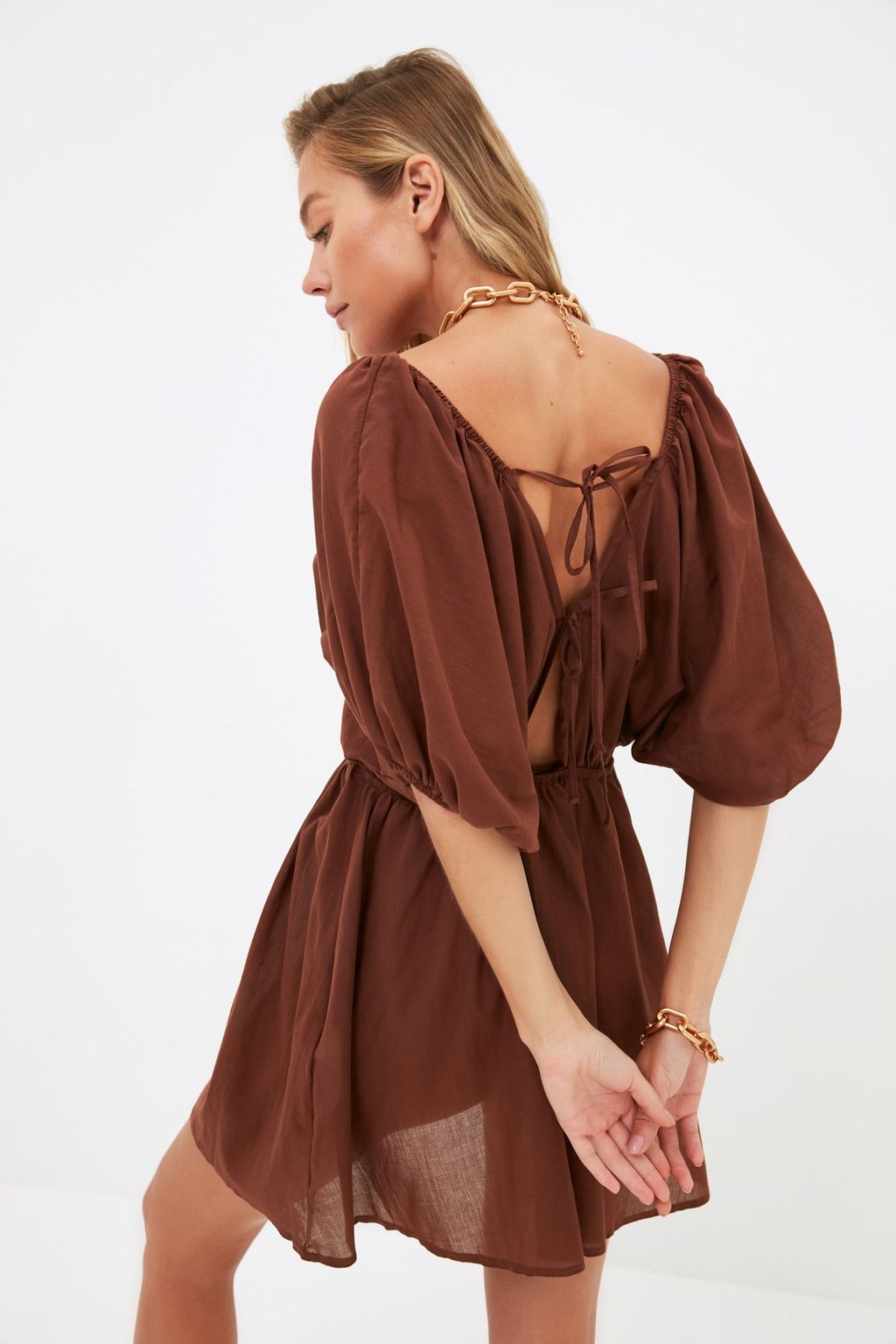 Kahverengi Balon Kollu Vual Plaj Elbisesi TBESS21EL4309 - Trendyolmilla фото 3