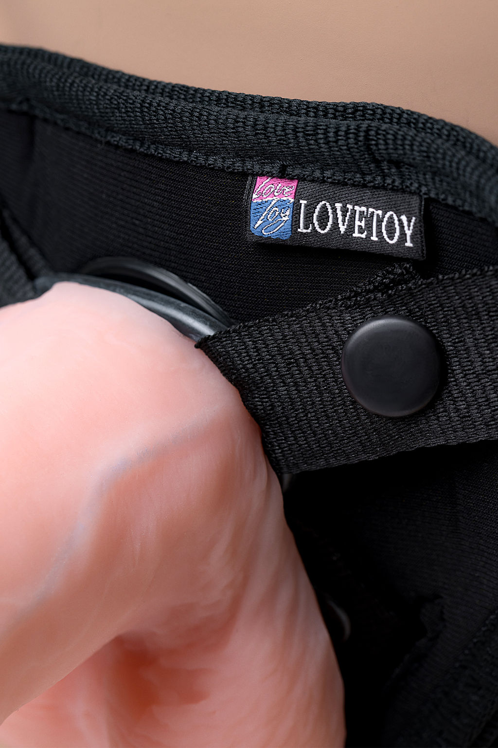 Страпон на креплении LoveToy UNI strap 7 Harness best of all, телесный  фото 7