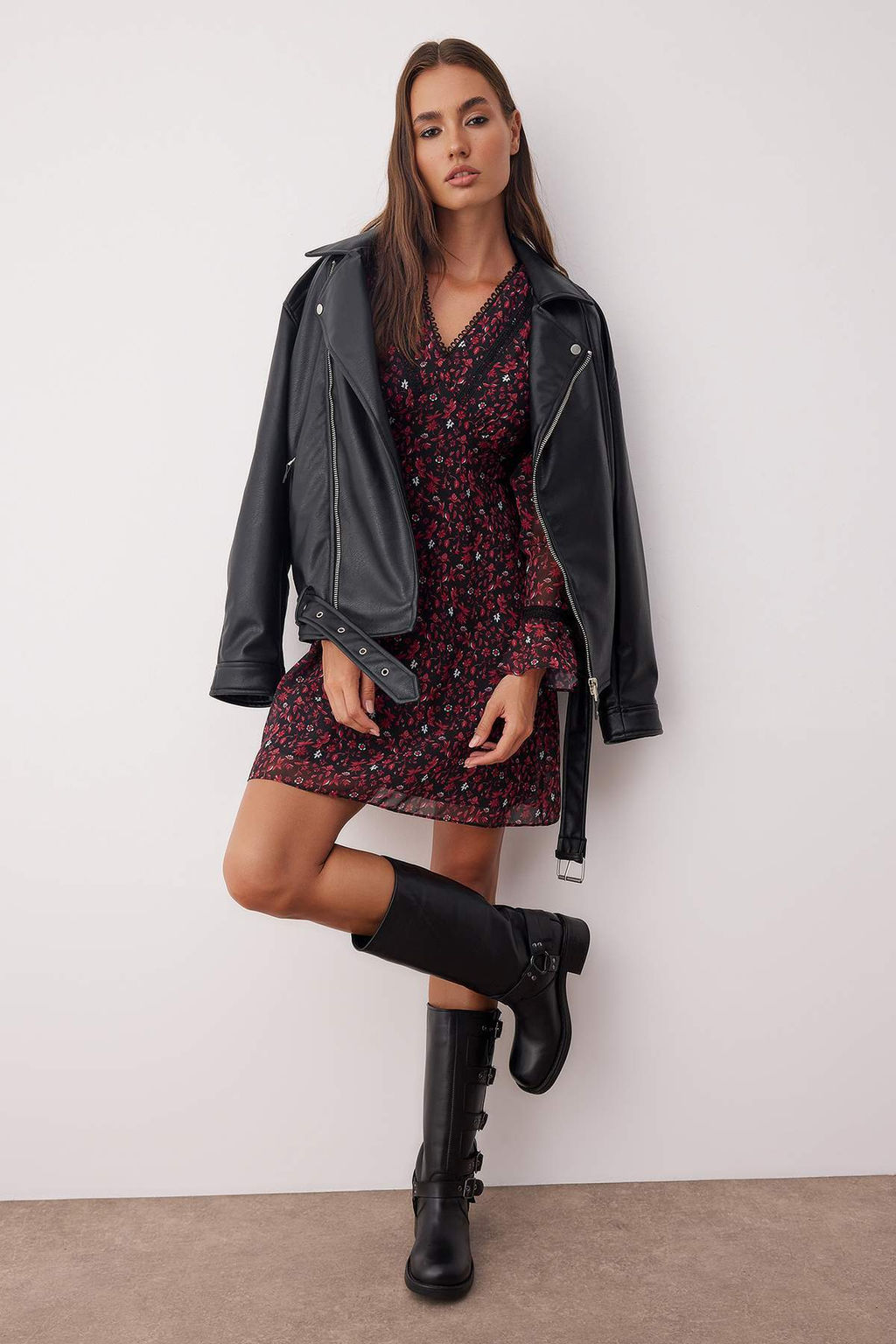Bordo Cicekli Aksesuar Detayl? K?sa / Mini Astarl? Sifon Dokuma Elbise TWOAW26EL00084