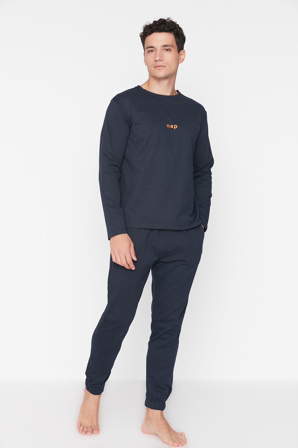 TRENDYOL MAN Gri Regular Fit Bask?l? Orme Pijama Tak?m? TMNAW22PT0754